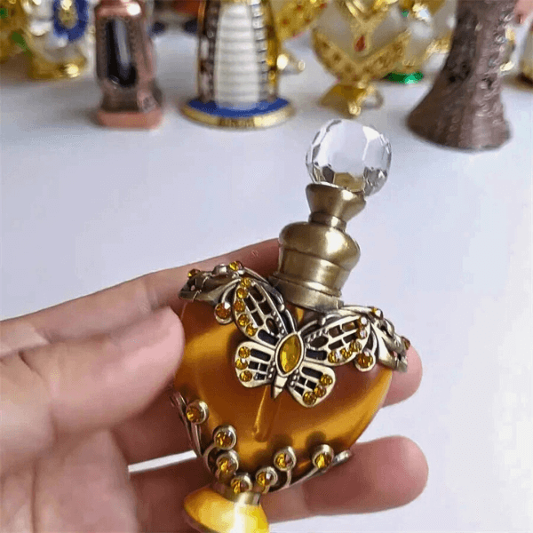 Retro Vintage Bloom – Perfume & Oil Bottle | Dubai-Inspired Design
